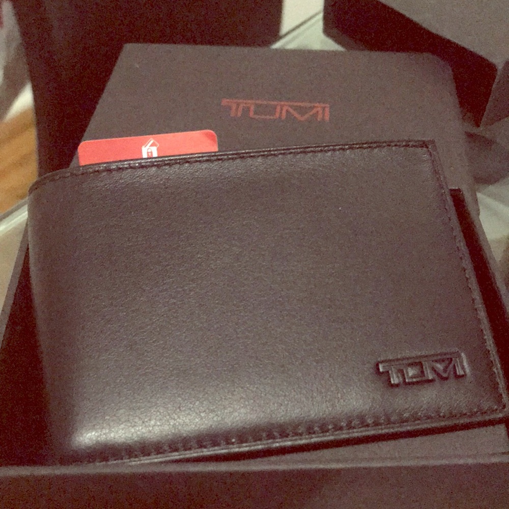Tumi Single Billfold Male Wallet